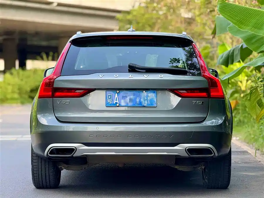 Volvo V90