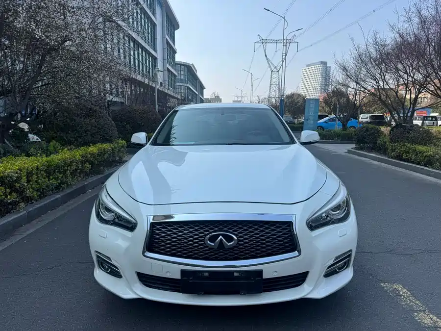 Infiniti Q50L