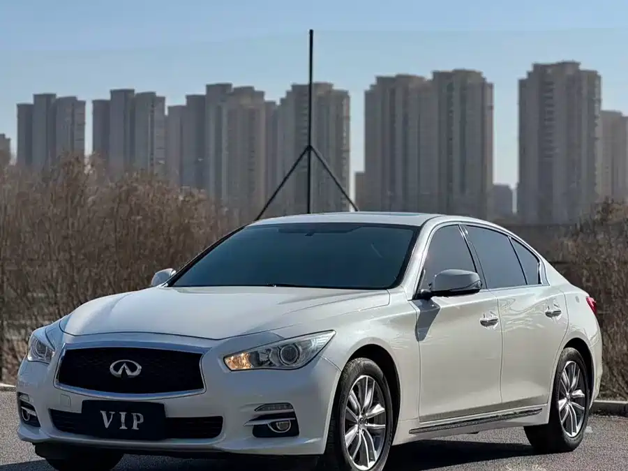 Infiniti Q50L