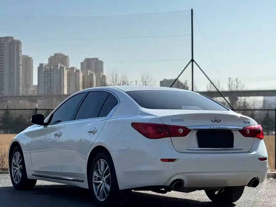 Infiniti Q50L