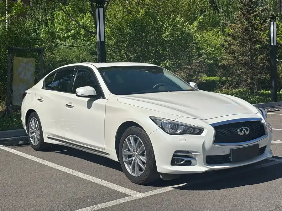 Infiniti Q50L
