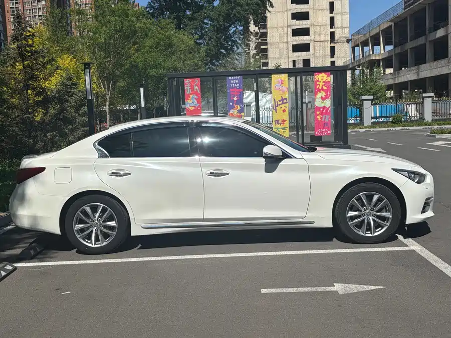 Infiniti Q50L