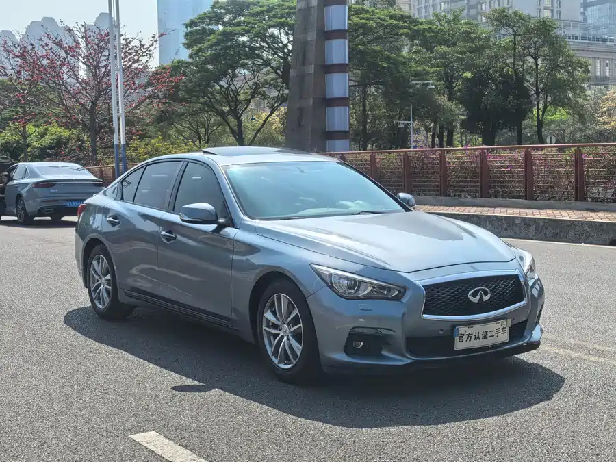 Infiniti Q50L