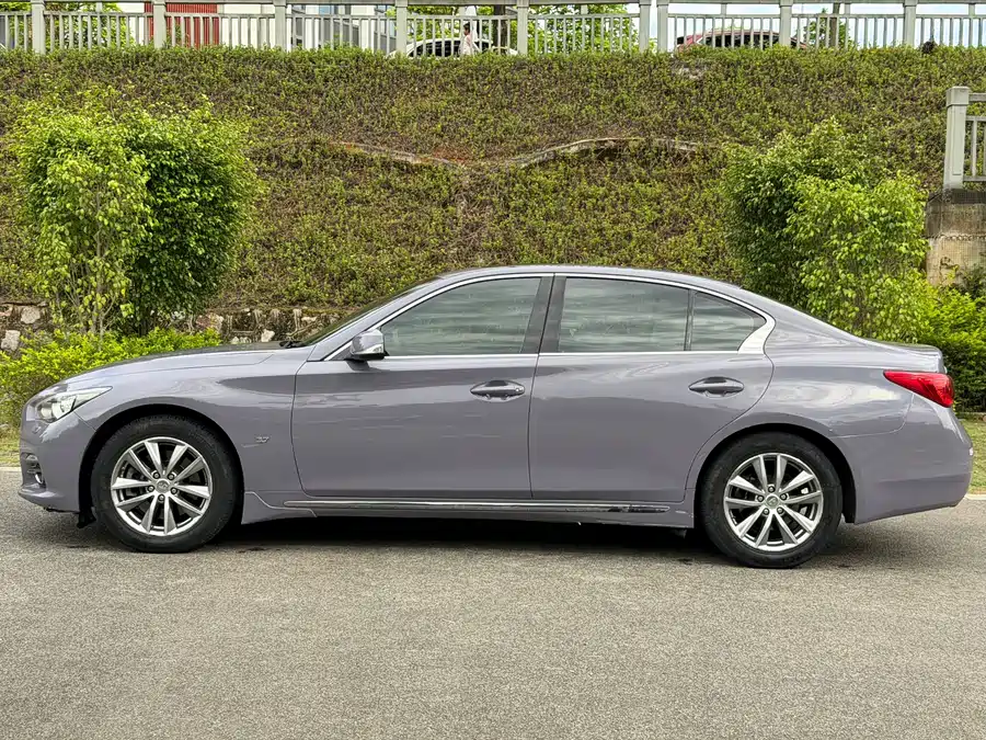 Infiniti Q50L
