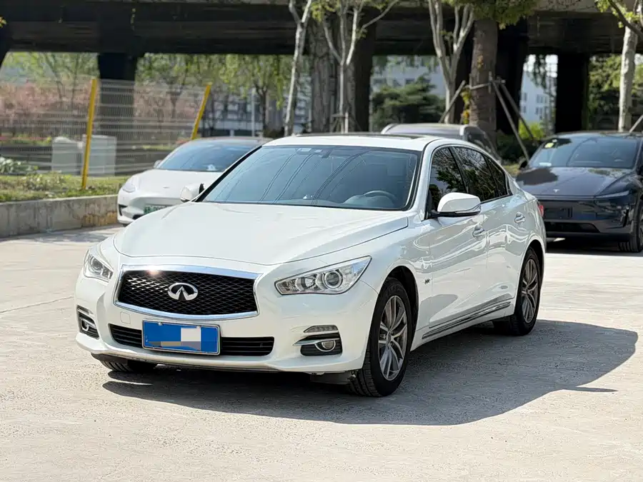 Infiniti Q50L