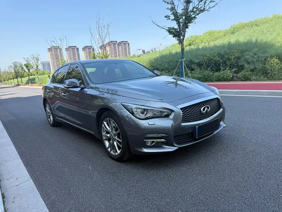 Infiniti Q50L