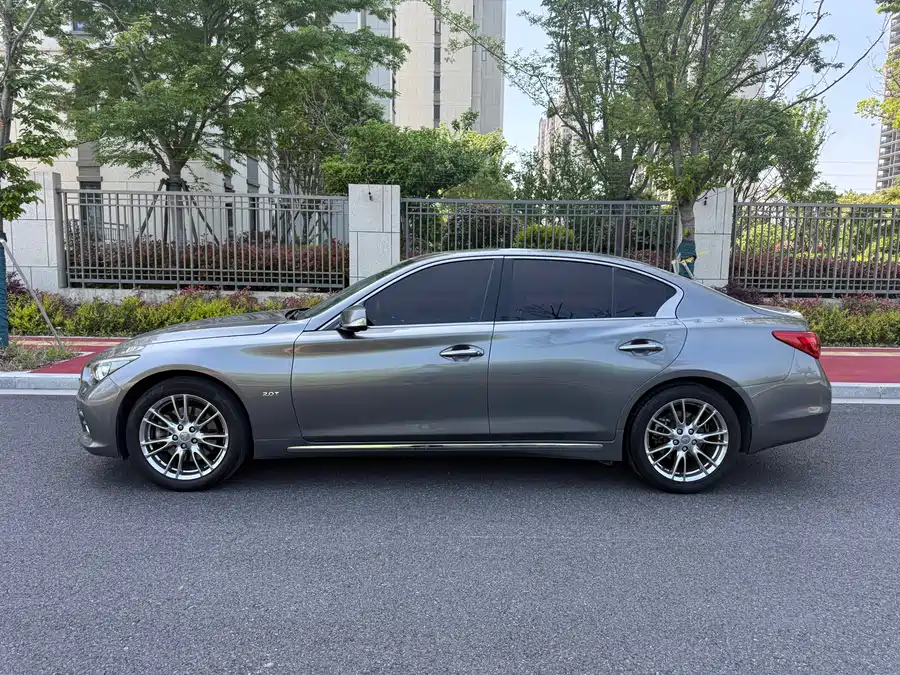 Infiniti Q50L