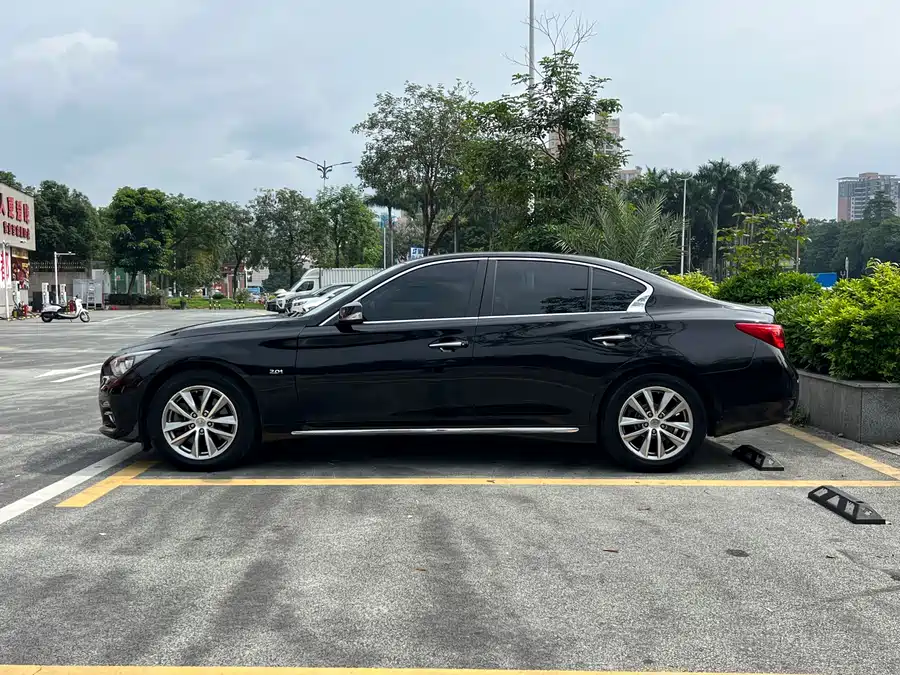 Infiniti Q50L