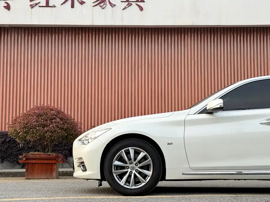 Infiniti Q50L