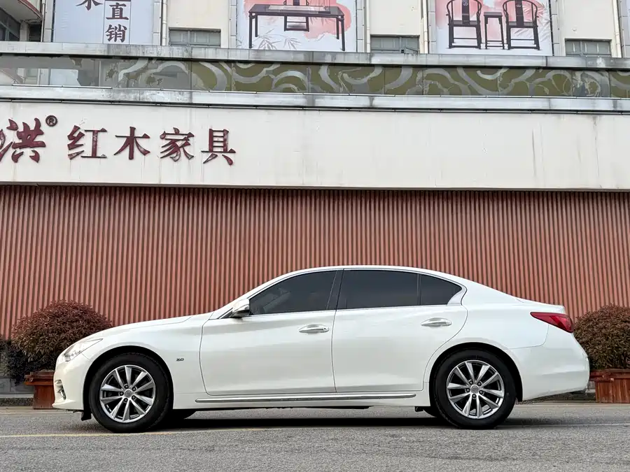 Infiniti Q50L