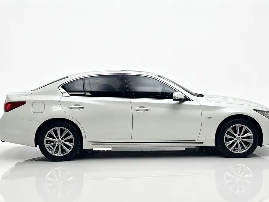 Infiniti Q50L