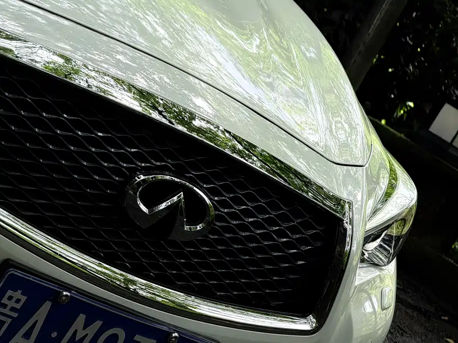 Infiniti Q50L