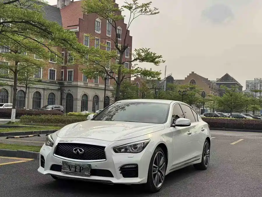 Infiniti Q50L