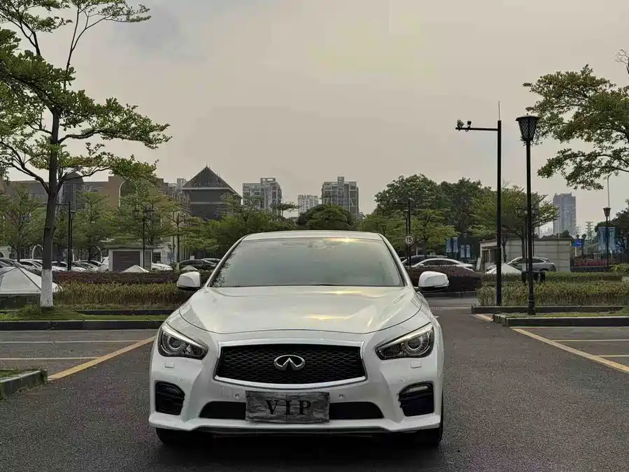 Infiniti Q50L