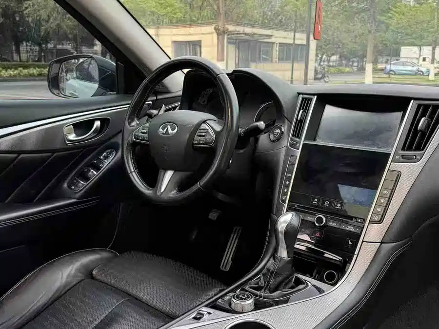 Infiniti Q50L