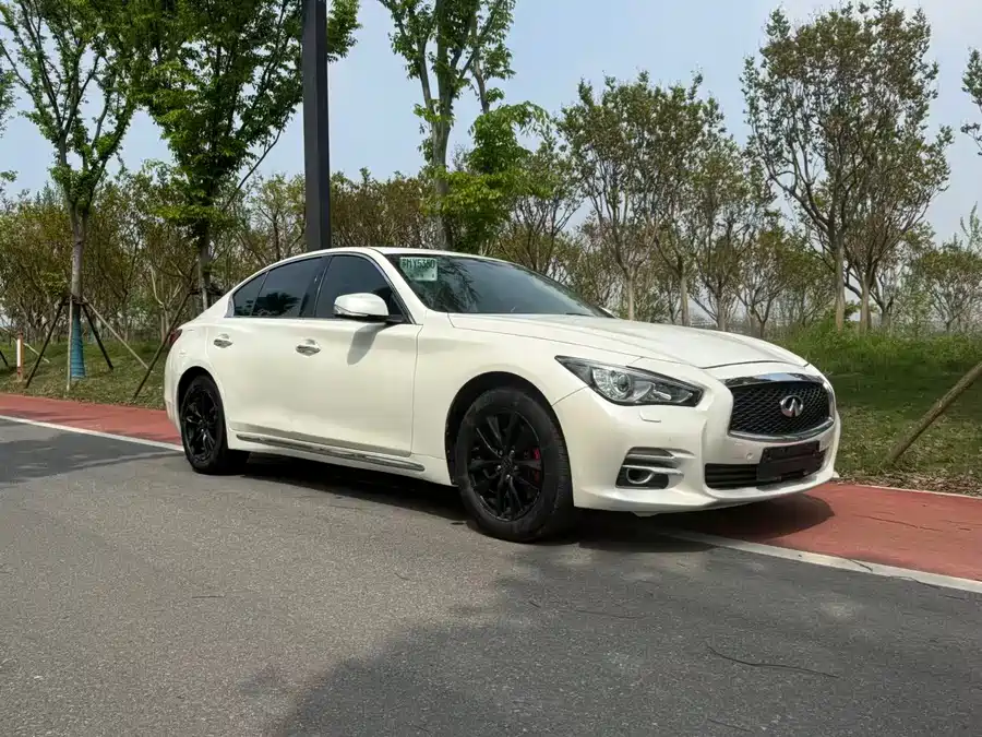 Infiniti Q50L