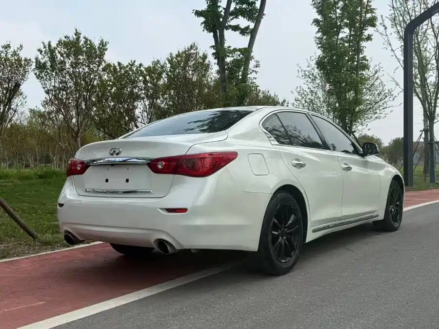 Infiniti Q50L