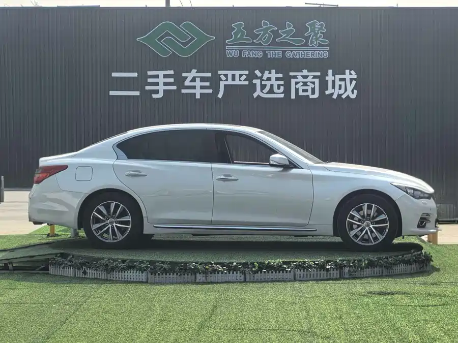 Infiniti Q50L