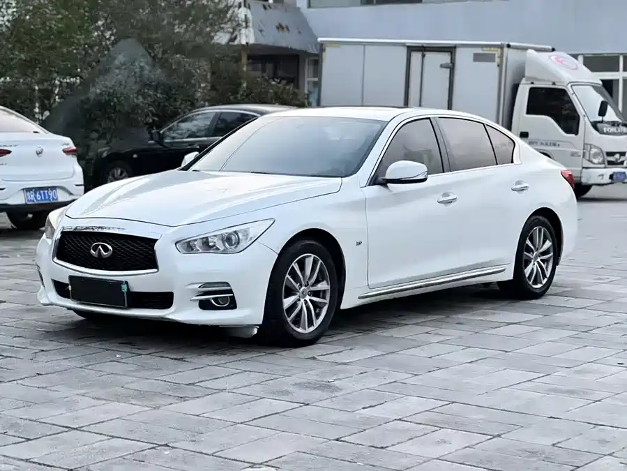 Infiniti Q50L