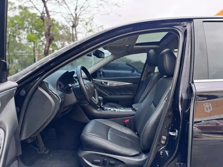 Infiniti Q50L