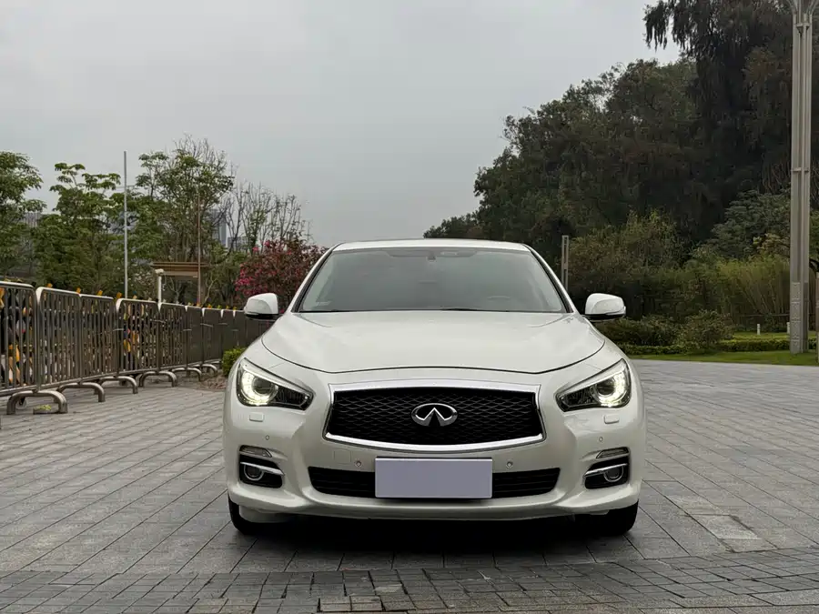 Infiniti Q50L