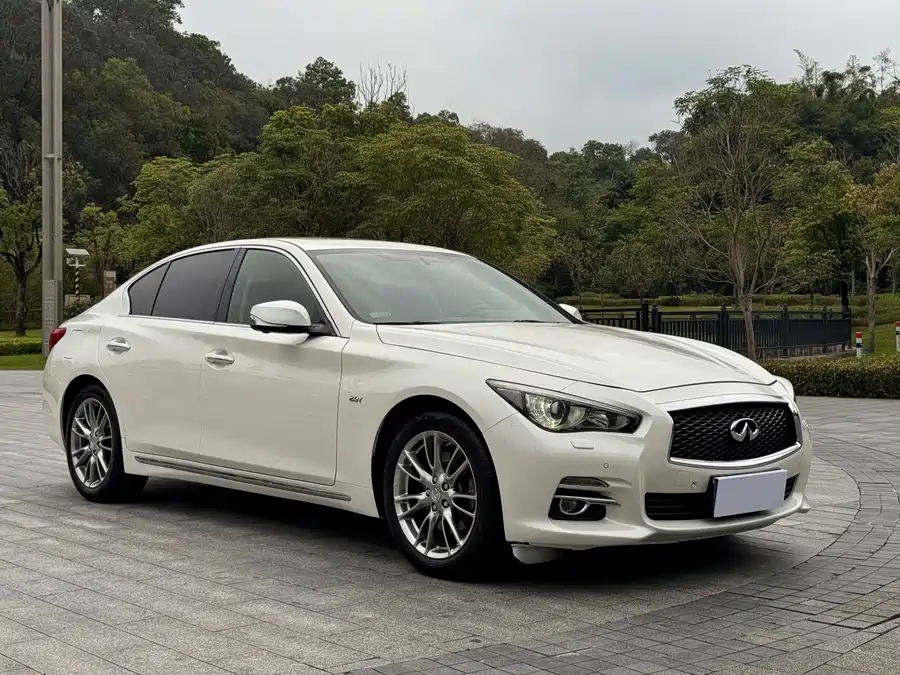 Infiniti Q50L