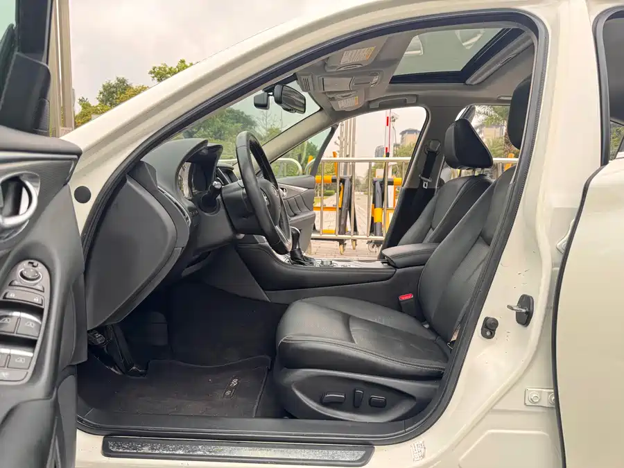 Infiniti Q50L