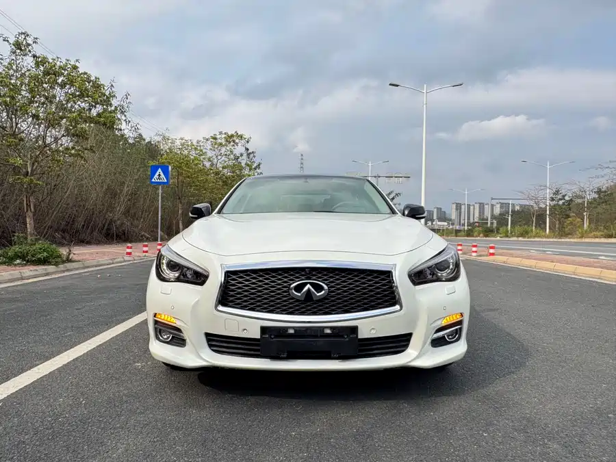 Infiniti Q50L