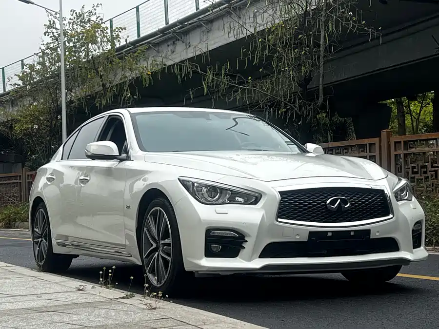 Infiniti Q50L