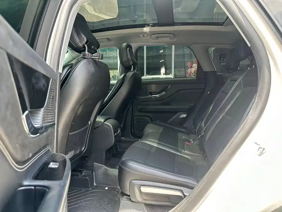Lincoln Adventurer