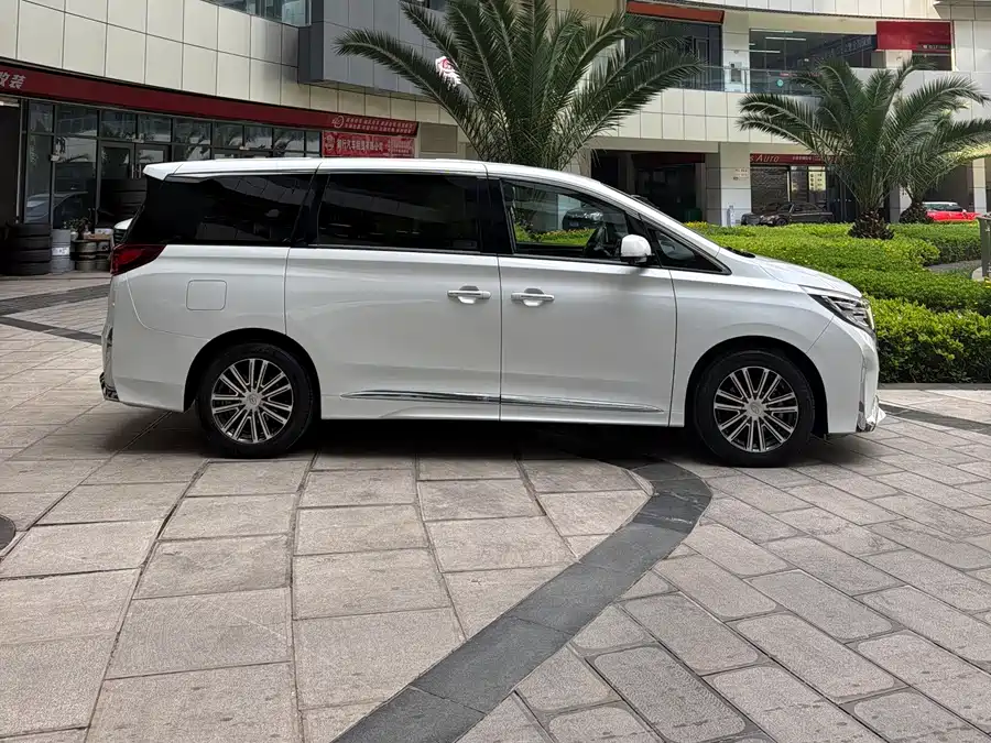 GAC Trumpchi M8