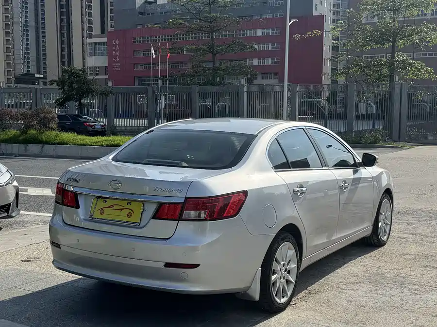 GAC Trumpchi GA5