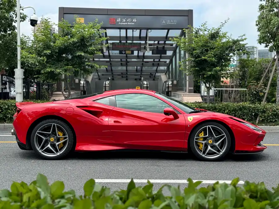 Ferrari F8