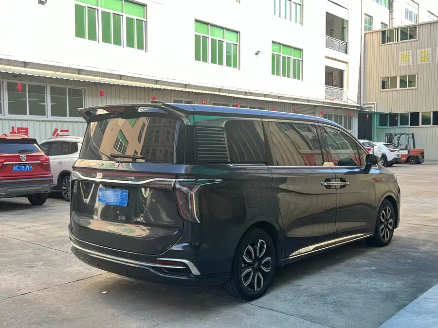 Hongqi HQ9