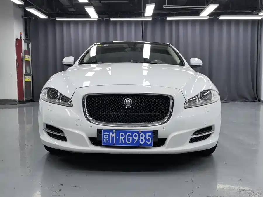 Jaguar XJ