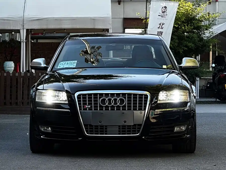 Audi S8