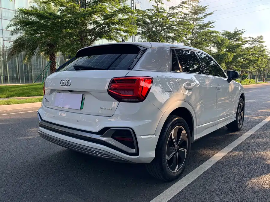 Audi Q2L e-tron