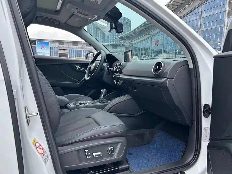 Audi Q2L e-tron