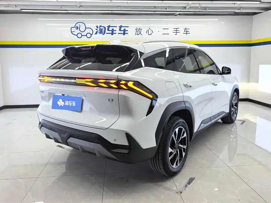 Geely Galaxy L7