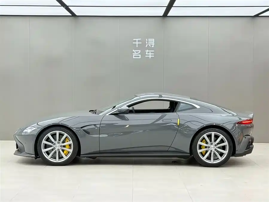 Aston Martin V8 Vantage