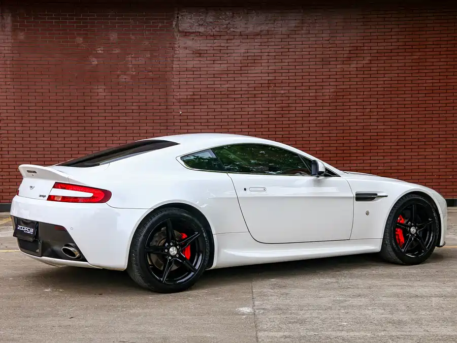 Aston Martin V8 Vantage