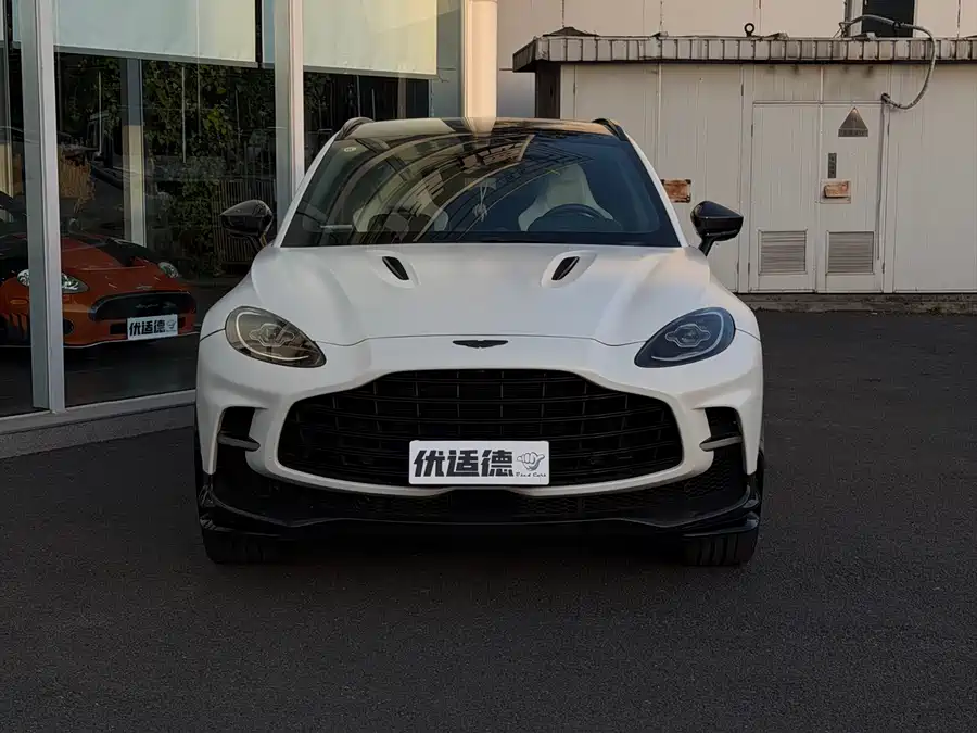 Aston Martin DBX