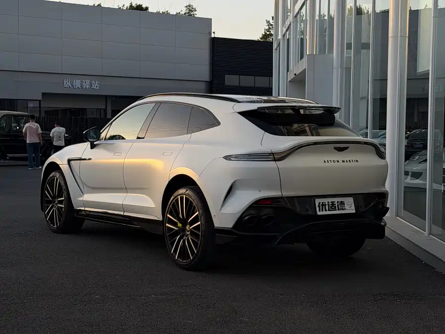 Aston Martin DBX