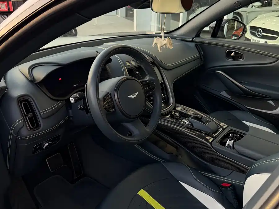 Aston Martin DBX