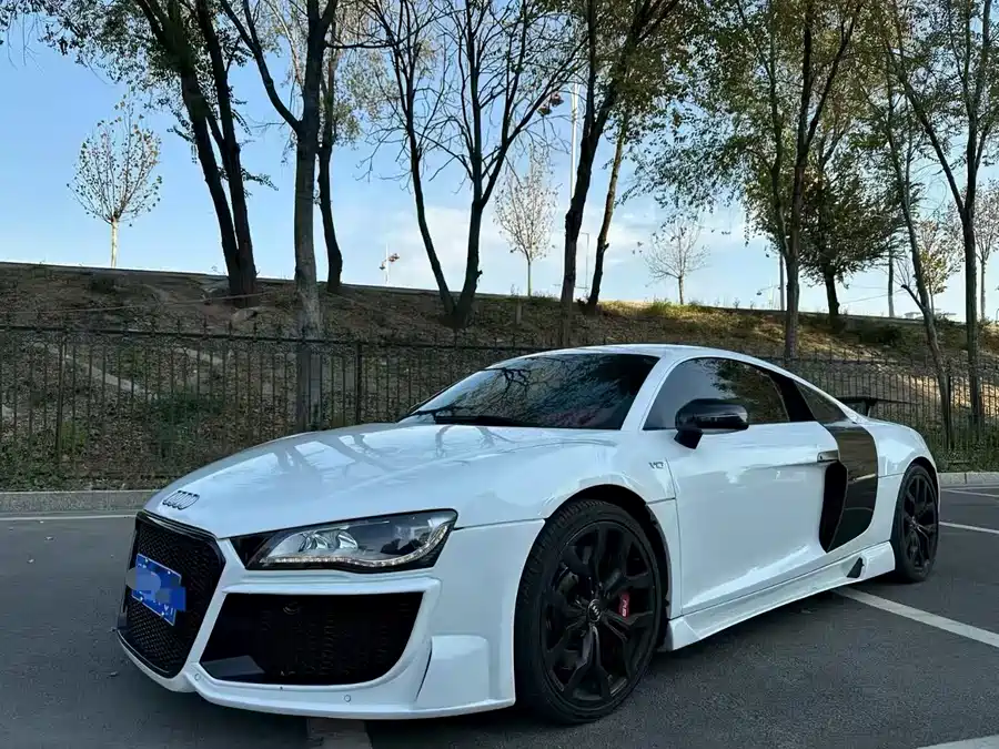 Audi R8