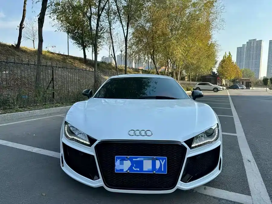Audi R8