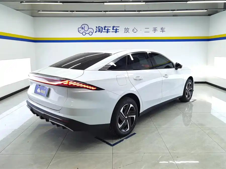 Geely Galaxy L6