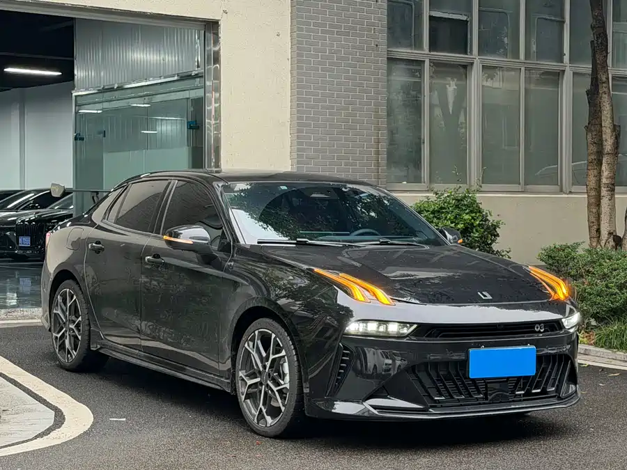 Lynk & Co 03