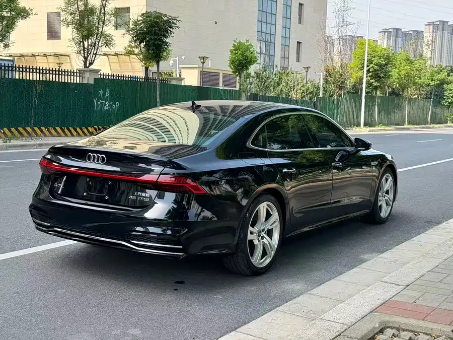 Audi A7L