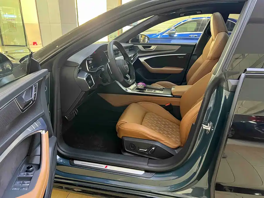 Audi A7L